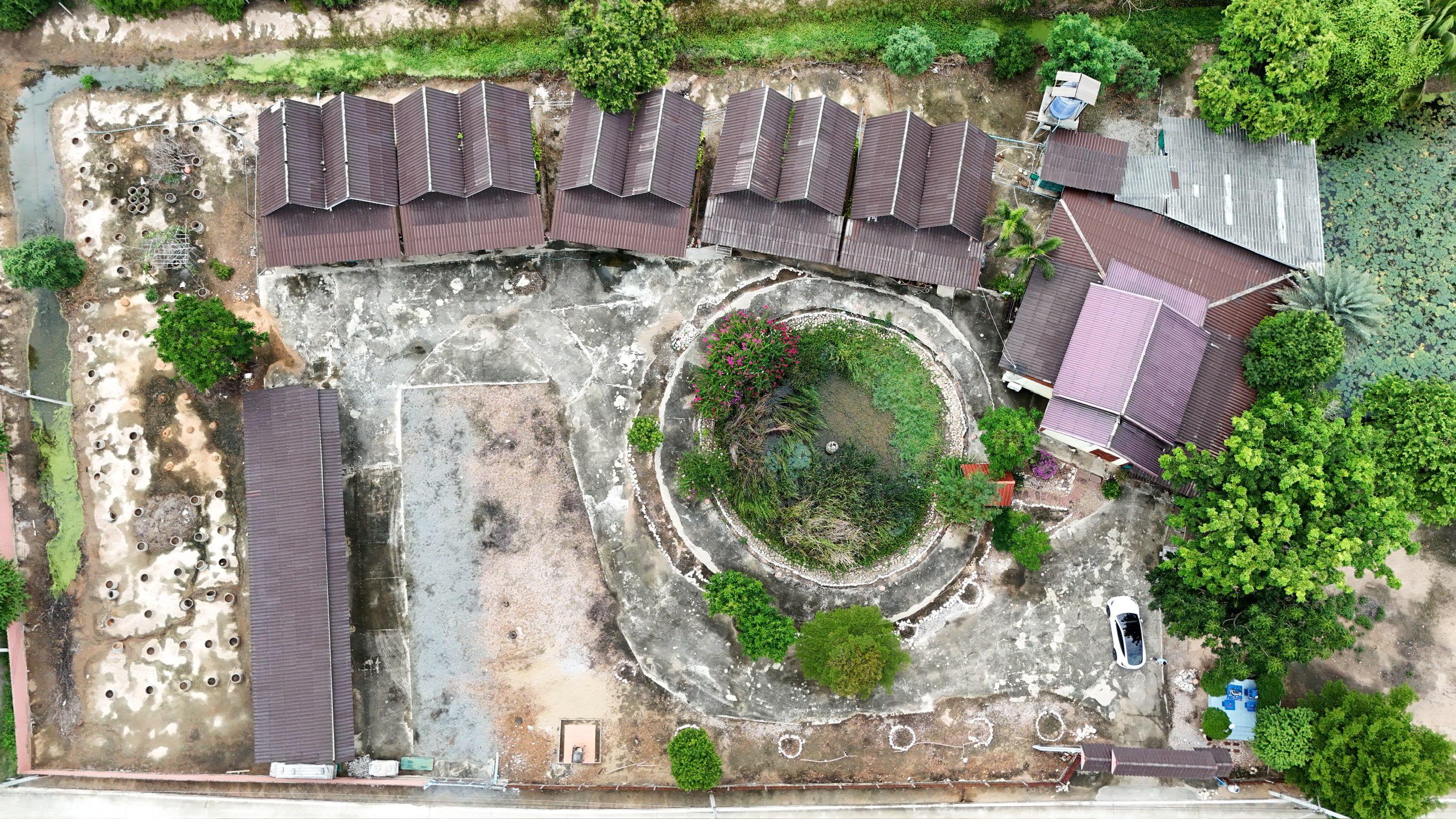ภาพมุมสูงด้านหน้ารีสอร์ท