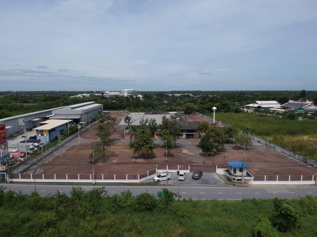 ภาพมุมสูงด้านหน้าที่ดิน